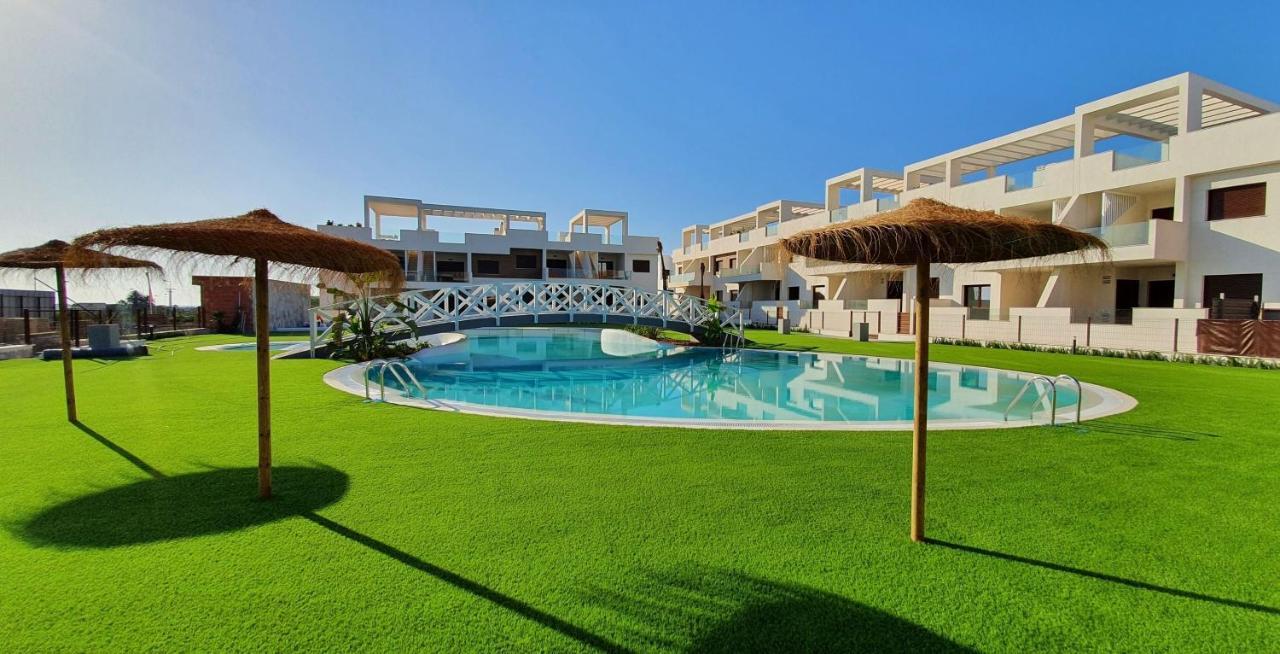 Beautiful Condo In Laguna Beach Resort Overlooking Laguna Rosa In Torrevieja With 2 Bedrooms And 2 Bathrooms Luaran gambar